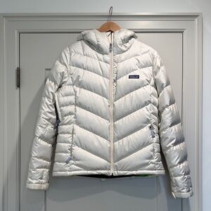 Patagonia Women's Pipe Down Jacket - Size L